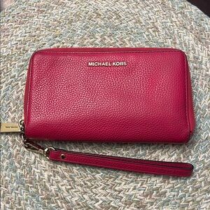 Michael Kors Small Jet Set Fuchsia leather wallet with strap. Like new, EUC